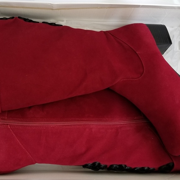 Boots - Picture 4 of 5